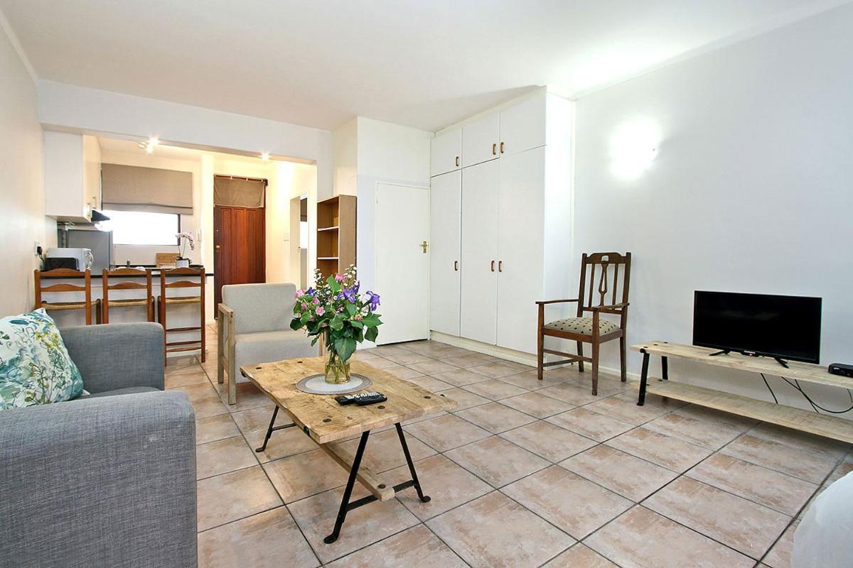 Blue Waters 12 In Sea Point Apartment